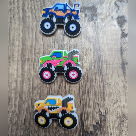 Set of 3 monster truck croc charms - Picture 2 of 2